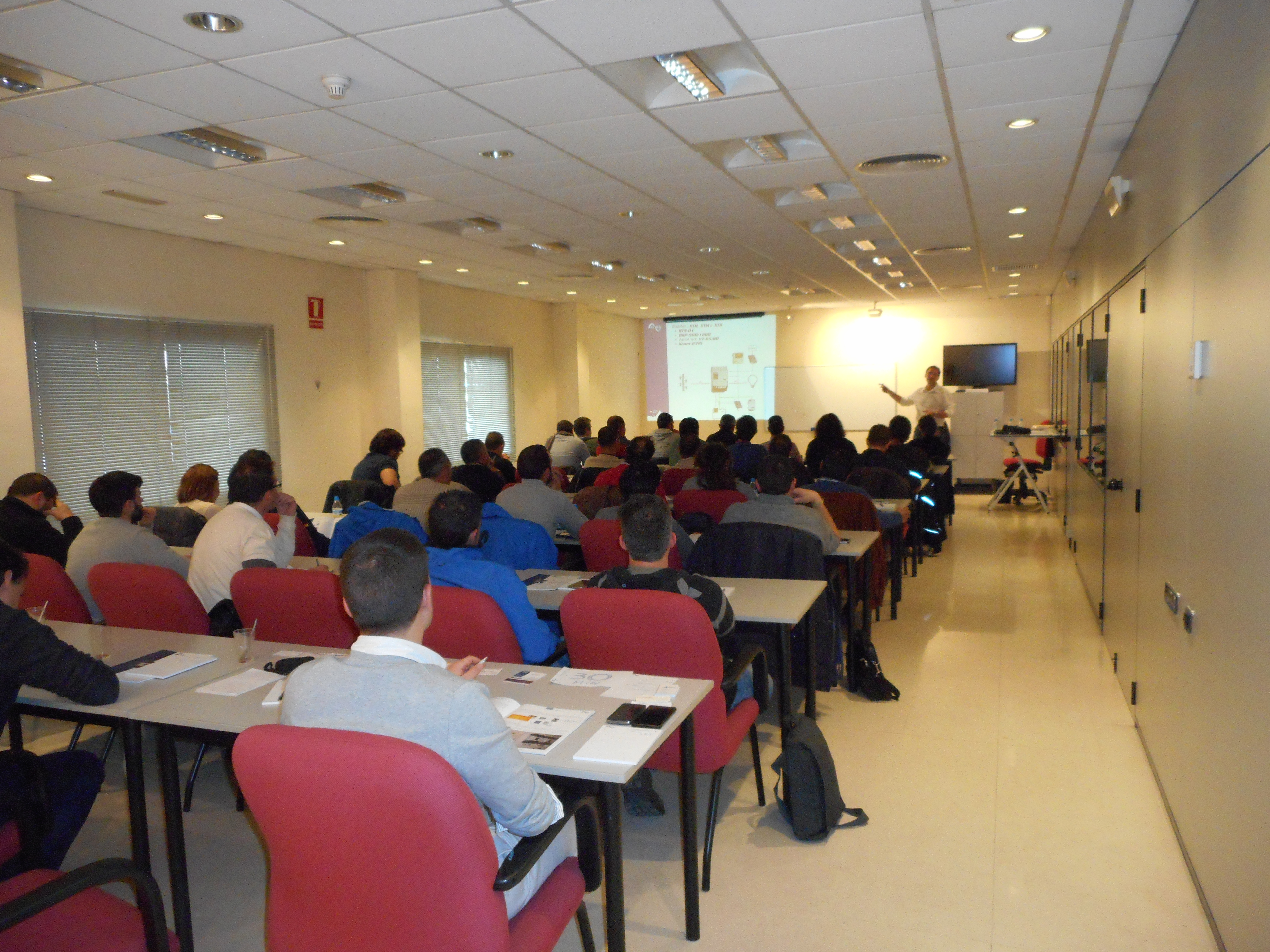 <!--:es-->Elektra Andalucía celebró una jornada técnica en sistemas fotovoltaicos de aislada <!--:-->