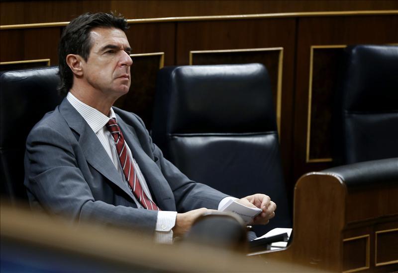<!--:es-->La oposición reprocha a Soria su desprecio por las renovables<!--:-->