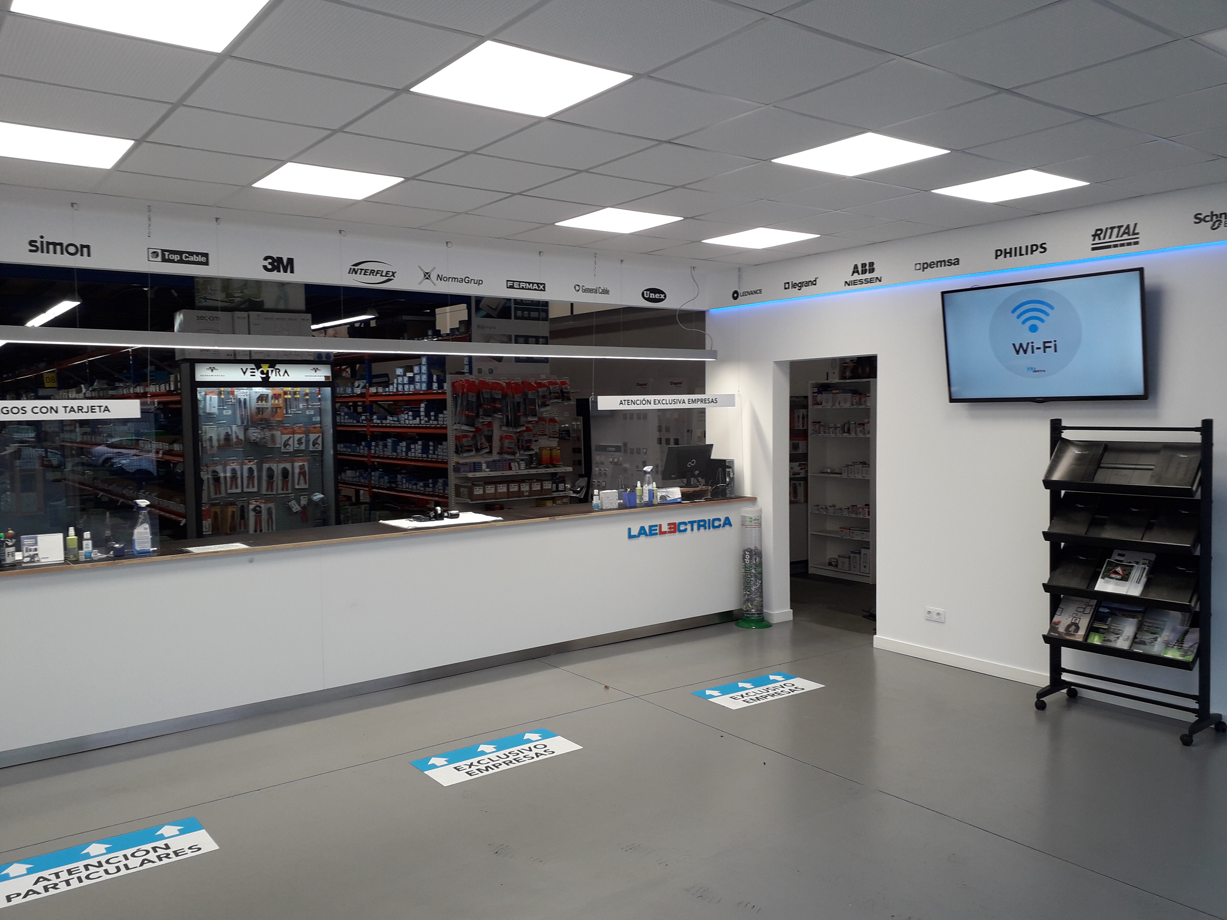 <!--:es-->La Eléctrica Avilés finaliza la renovación de su punto de venta<!--:-->